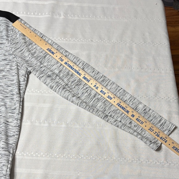 Rock & Republic Men's Gray with Black Accents long sleeve hooded shirt- Size L - Picture 6 of 6